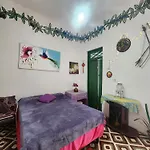 Quarto Em Casa Aconchegante No Benfica